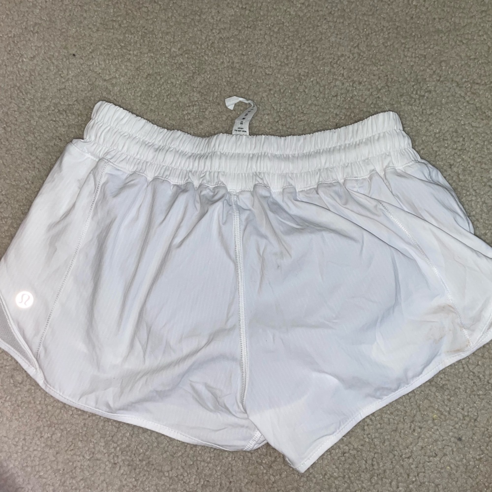 Lululemon Hotty Hot short size 4 2.5”
